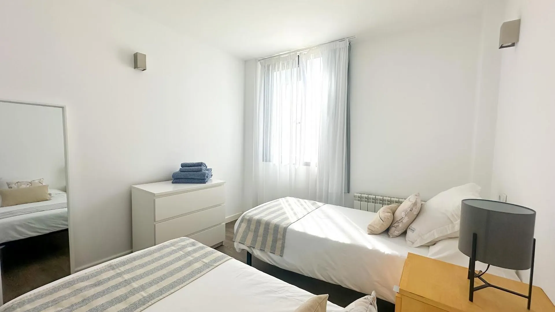Moderna Villa Con Piscina En פלמה דה מיורקה ספרד