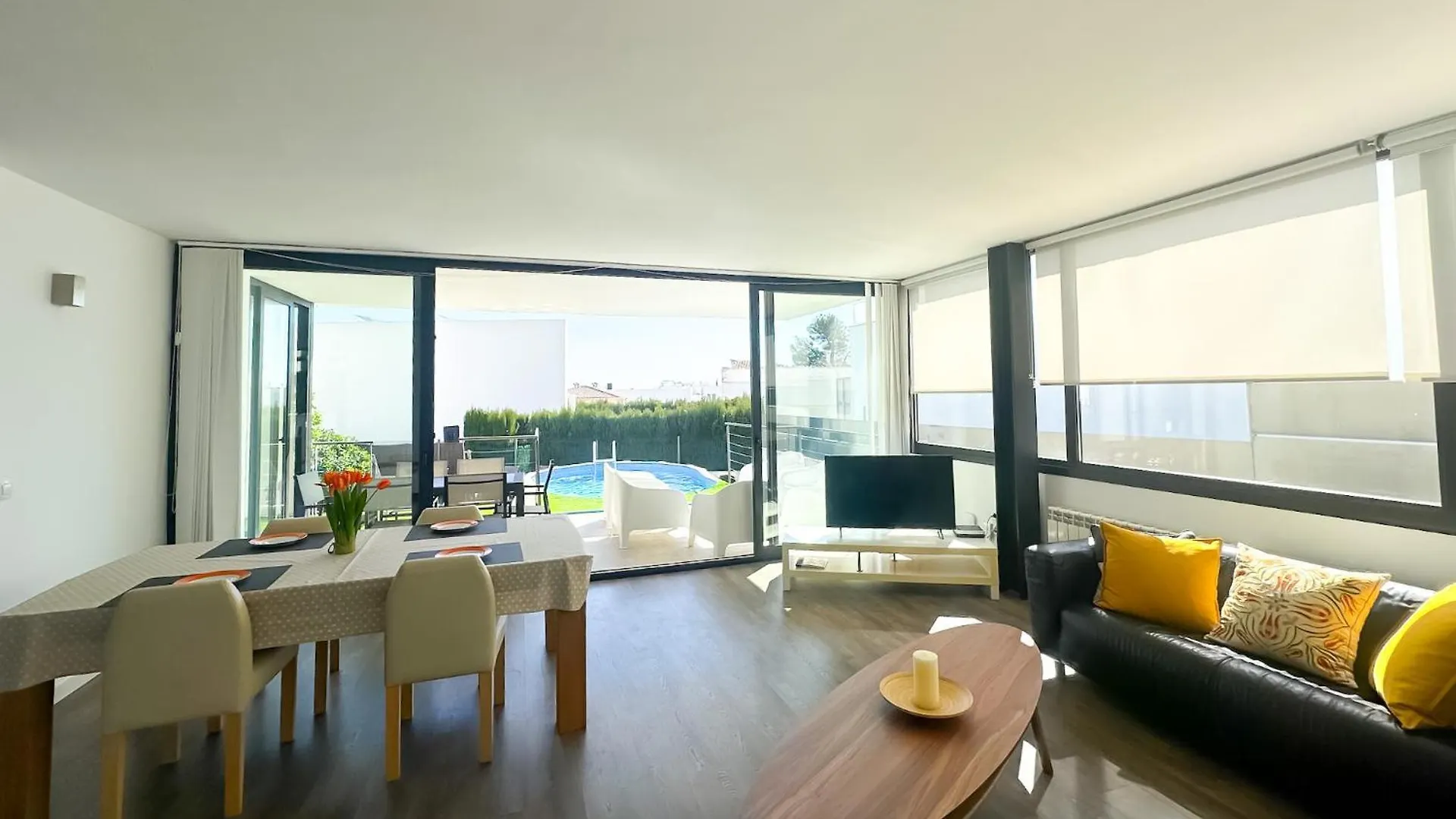 Moderna Villa Con Piscina En 帕爾馬